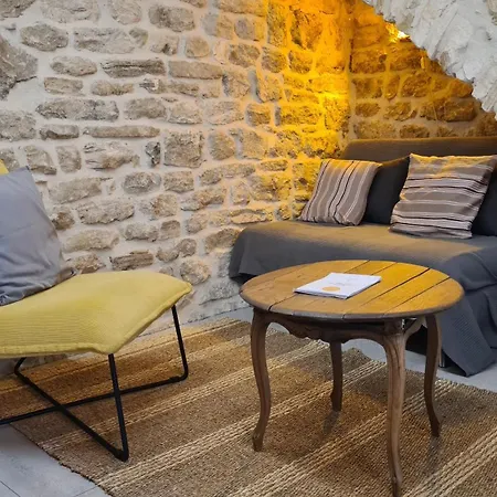 La Petite Maison 1766 Valence (Gard)